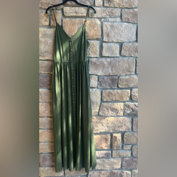 SHEIN Dresses & Skirts - Green Maxi Dress with buttons size Large - Brand New Dress - Excellent condition